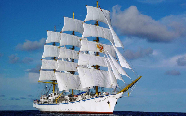 Учебный трехмачтовый фрегат Надежда