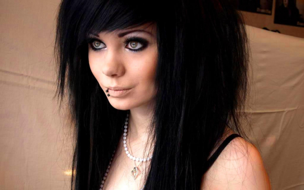 Прическа эмо