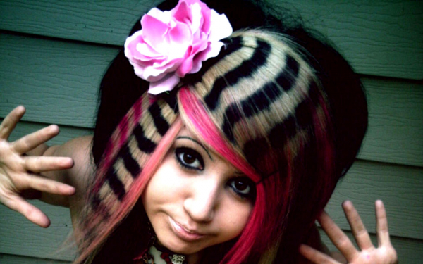 Эмо кареглазая