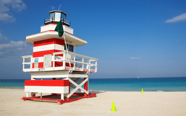 Вышка спасателей на пляже Майами