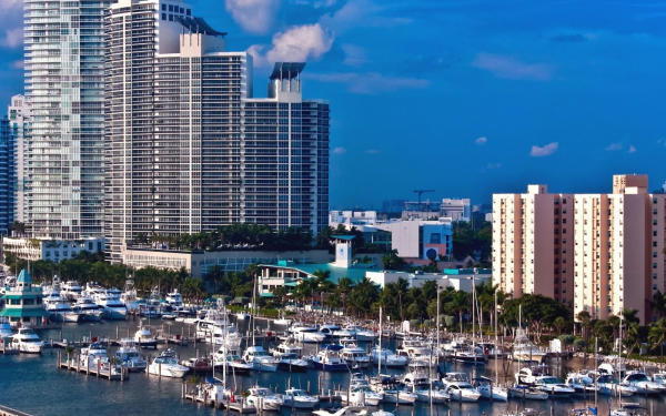 Майами яхты у причала