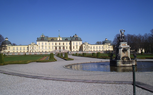 Фонтан у королевского дворца