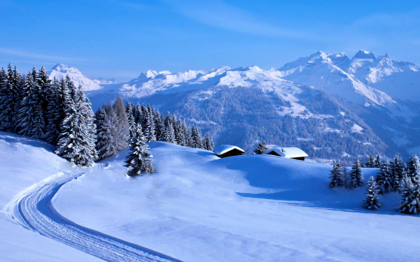 Зимний солнечный день в горах