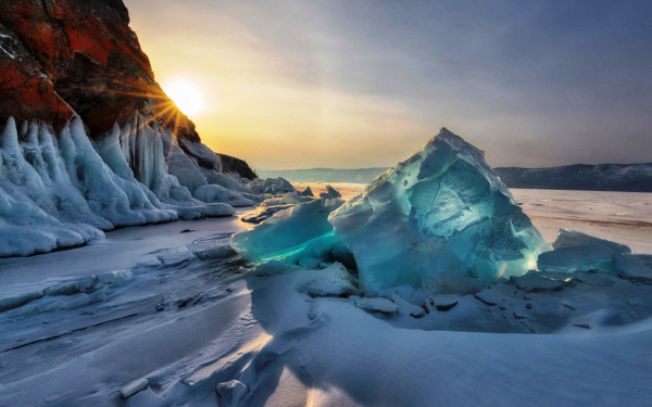 Зимнее утро на Байкале
