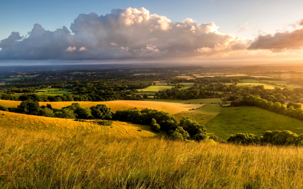 Облака над летней равниной
