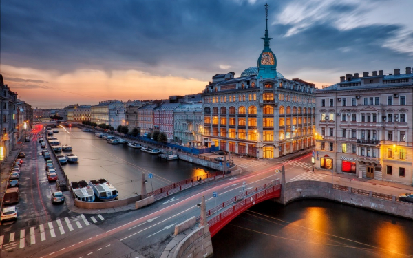 Красный мост в  Санкт-Петербурге