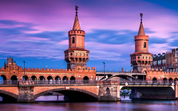 Мост Обербаумбрюкке в Берлине