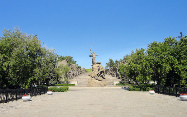 На Мамаевом кургане тишина