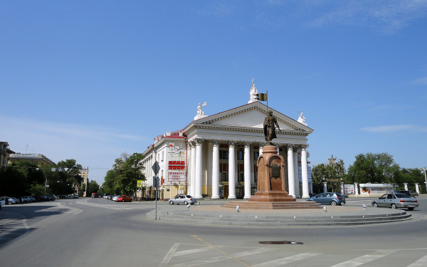 Памятник Александру Невскому в Волгограде
