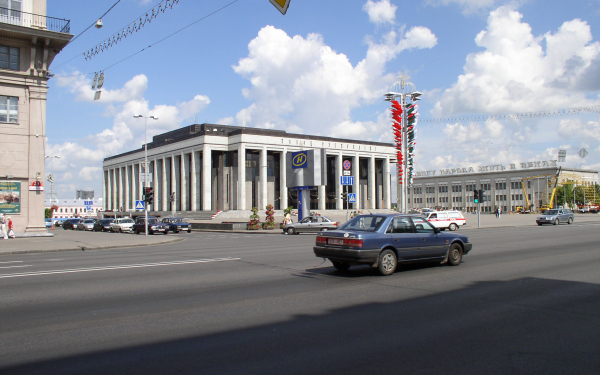 Минск. Октябрьская площадь