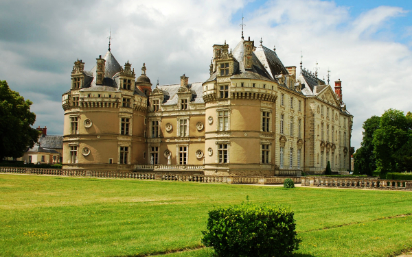 Замок Ле люд