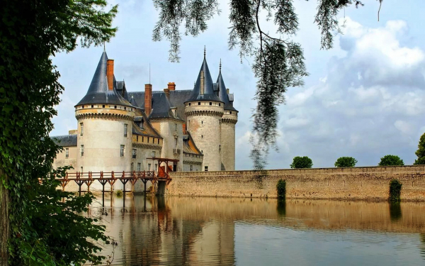 Замок Сюлли-сюр-Луар