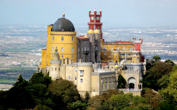 Дворец Пена в Португалии