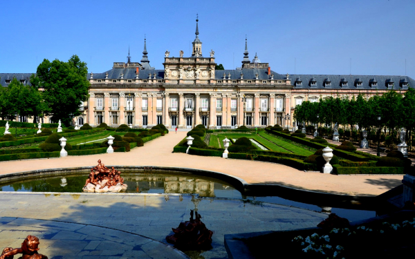 Королевский дворец Ла Гранха