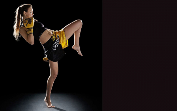 Кикбоксерша