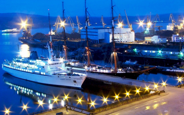 Корабли в порту Мурманска