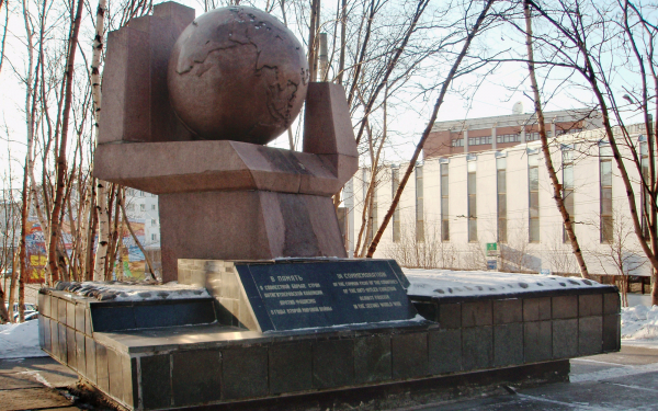Памятник в честь содружества стран антигитлеровской коалиции