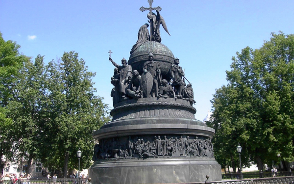 Новгородский Кремль. Памятник Тысячелетие России