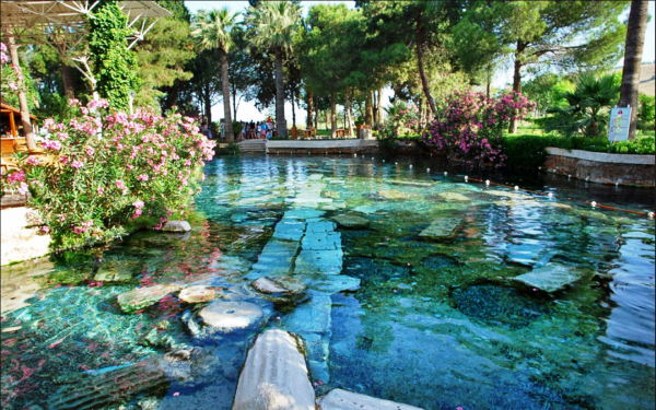 Бассейн Клеопатры в Памуккале, Турция