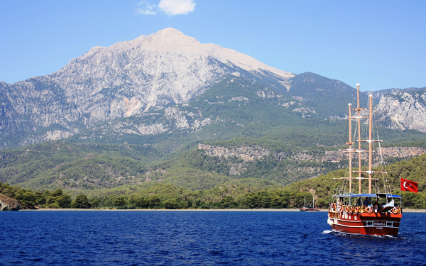 Горы и море в Кемере. Турция