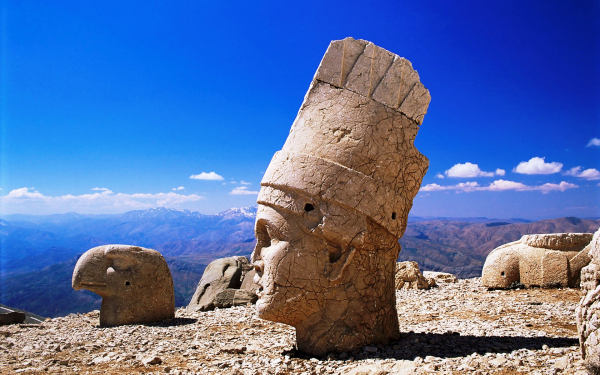 Статуи на горе Немрут - Даг, Турция