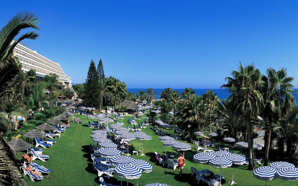 Территория отеля AMATHUS BEACH HOTEL 5. Кипр, Лимассол