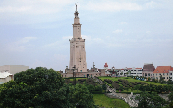 Копия Александрийского маяка в городе Чанша в Китае