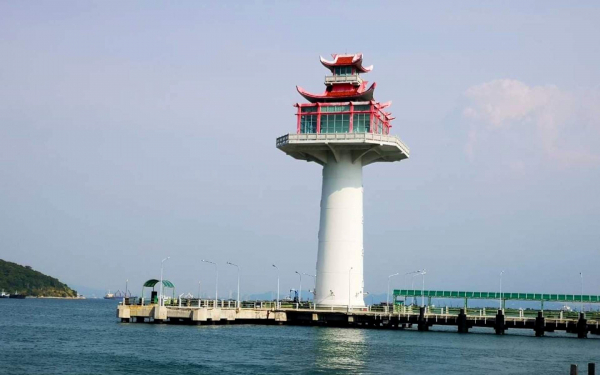 Маяк на острове Ко-Си-Чанг