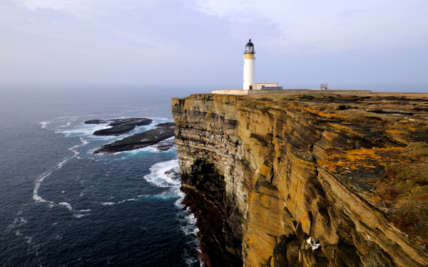 Маяк в заливе Пироуолл