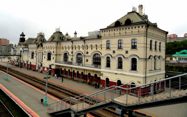 Железнодорожный вокзал Владивостока.