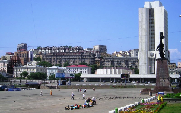 Центральная площадь Владивостока.