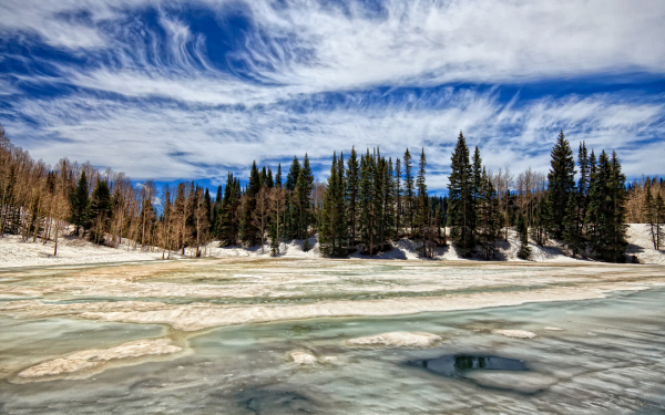 Ранняя весна на таежной реке