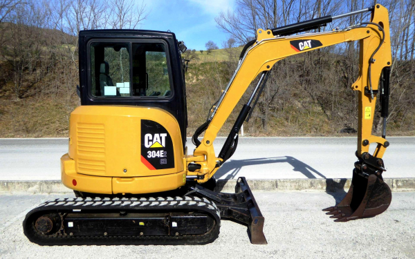 Mini excavator Caterpillar 304E2