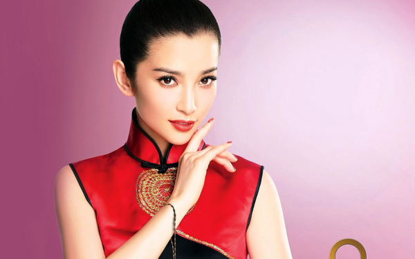 Красивая азиатка