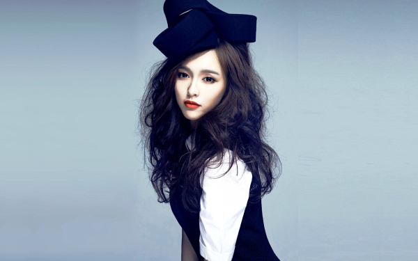 Азиатка в шляпке