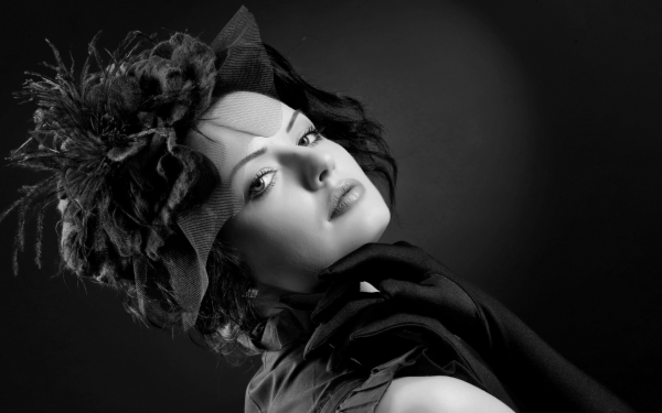 Девушка в черном