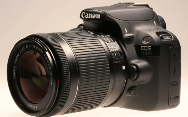 Фотоаппарат Canon  EOS 100D
