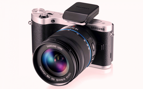 Фотокамера Samsung NX300 с фотовспышкой