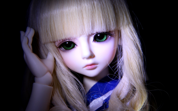 Кукла с челкой