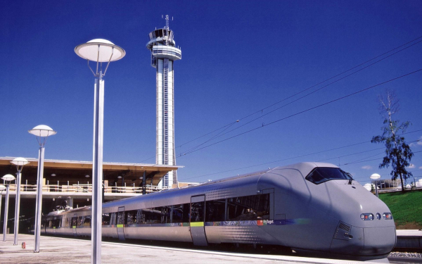 Электропоезд в аэропорту города Осло