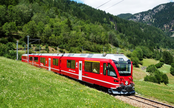 Электропоезд в горах