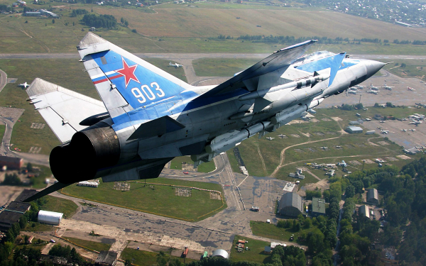 МиГ-31 - двухместный  истребитель-перехватчик