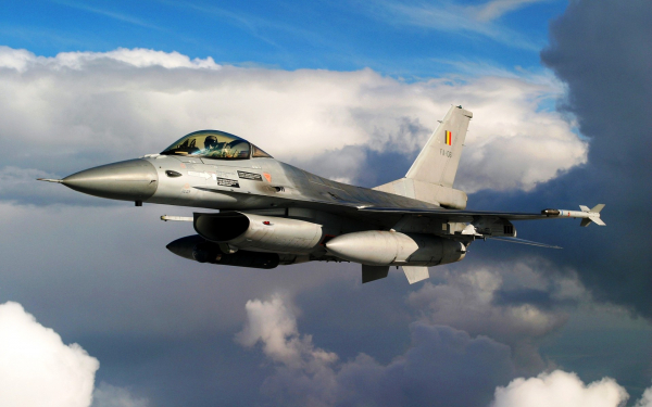 F16 - американский многофункциональный лёгкий истребитель