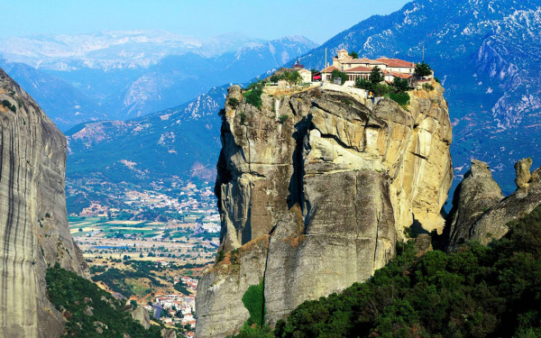 Монастырь на скале