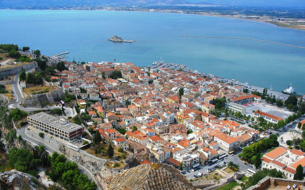 Нафплион -  город на полуострове Пелопоннес в Греции