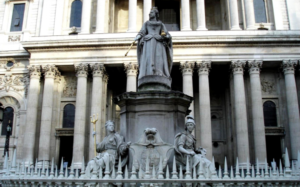 Памятник королеве Анне