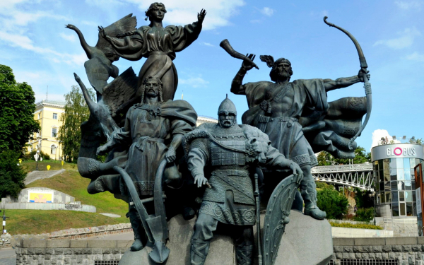 Памятник основателям Киева