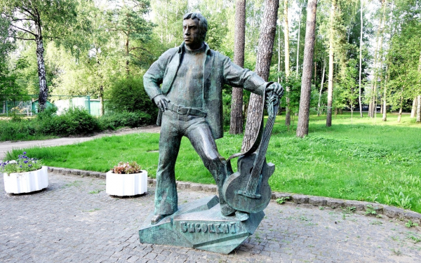 Памятник Высоцкому в Дубне