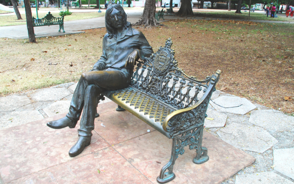 Памятник Джону Леннону в Гаване