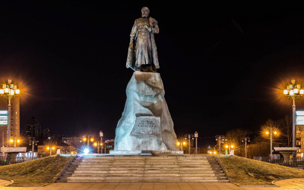 Памятник Ерофею Хабарову в Хабаровске